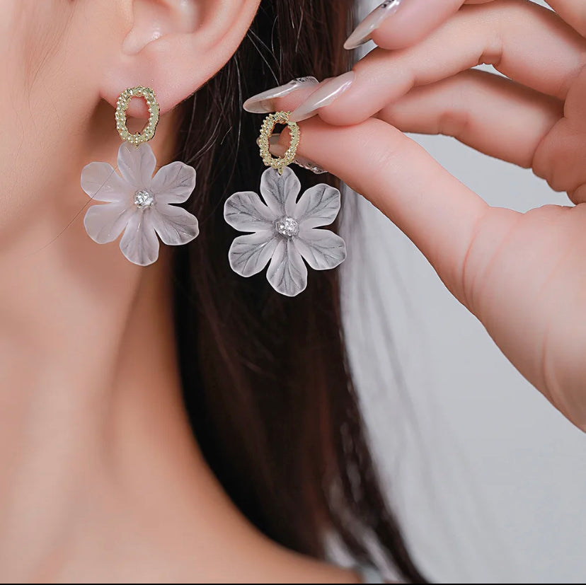 Daisy White Flower Earrings