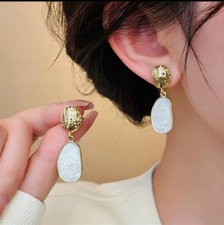 Geometric Danglers