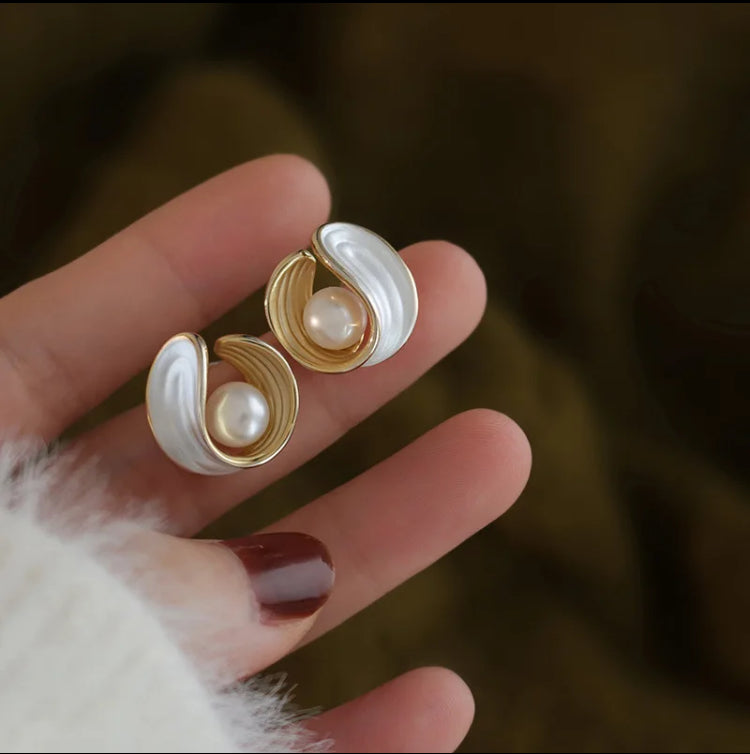 Irregular Circle Pearl Studs