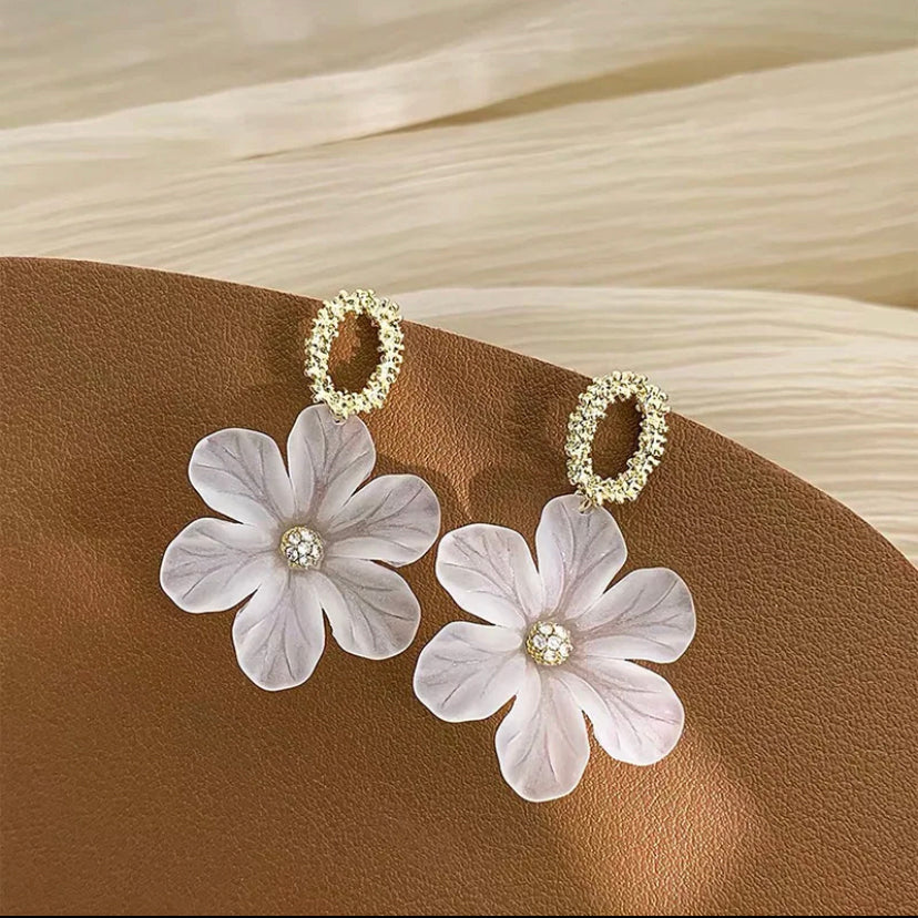 Daisy White Flower Earrings
