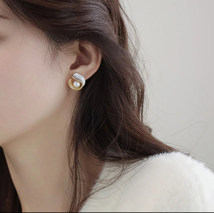 Irregular Circle Pearl Studs