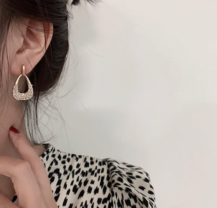 Droplet Shape Pearl & Diamond Studded Earrings