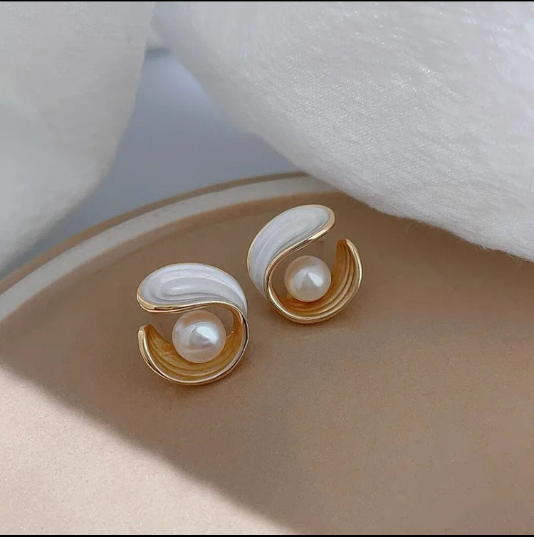 Irregular Circle Pearl Studs