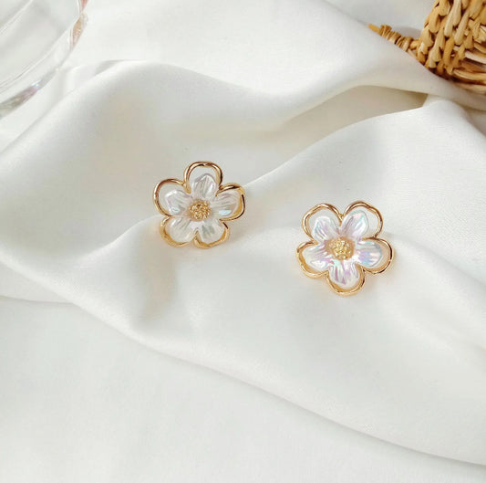 White & Gold Flower Studs