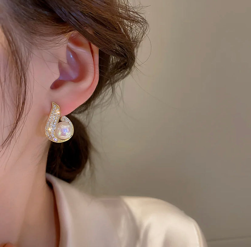 Mermaid Minimalist Pearl Studs