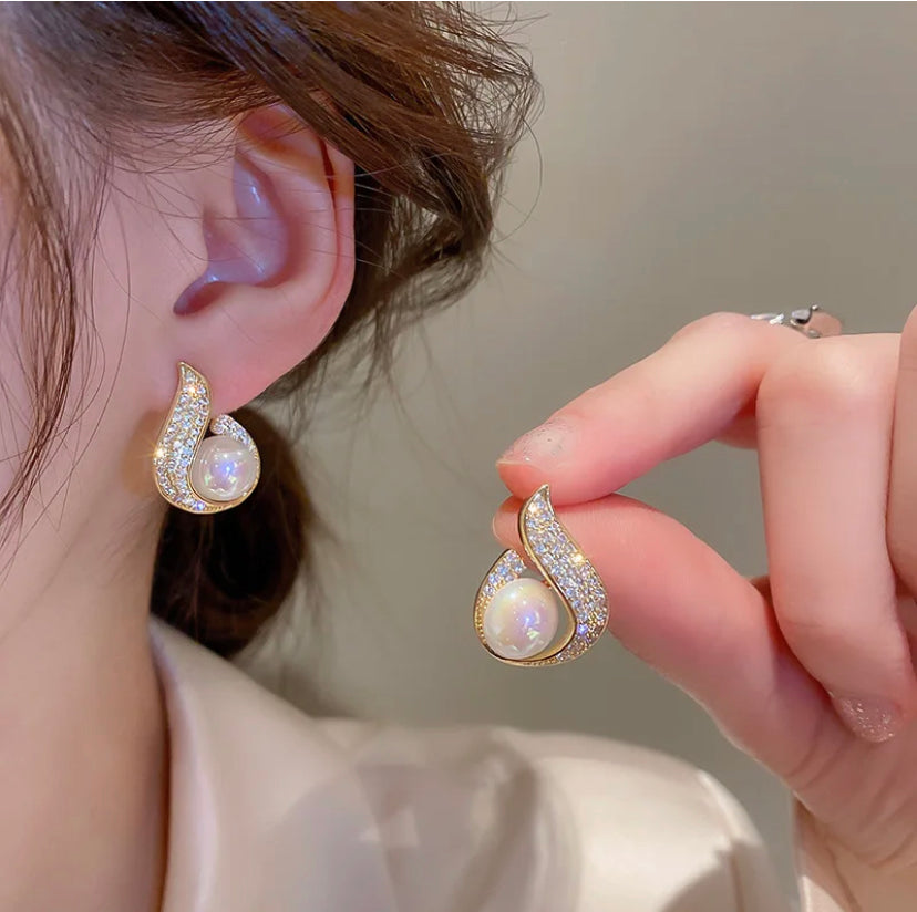 Mermaid Minimalist Pearl Studs
