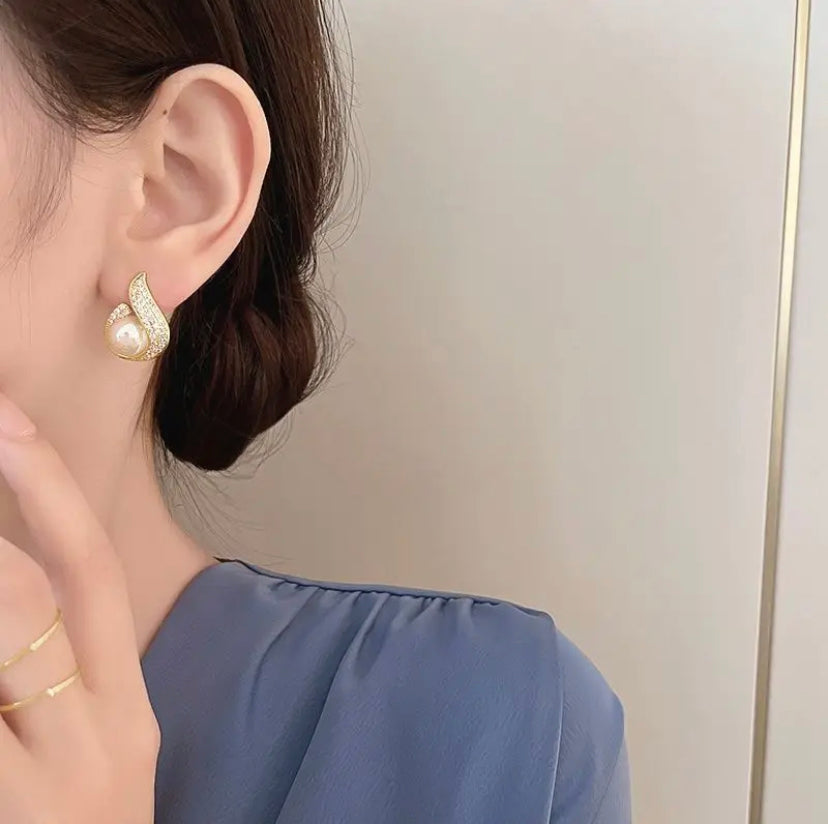 Mermaid Minimalist Pearl Studs