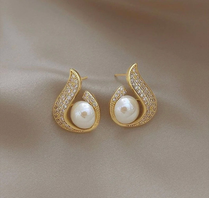 Mermaid Minimalist Pearl Studs