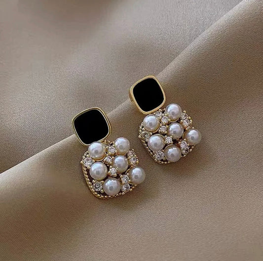 Retro Black Square Pearl Studded Earrings