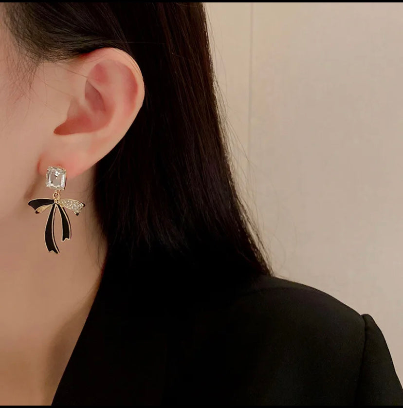 Black Knot Bow Premium Earrings