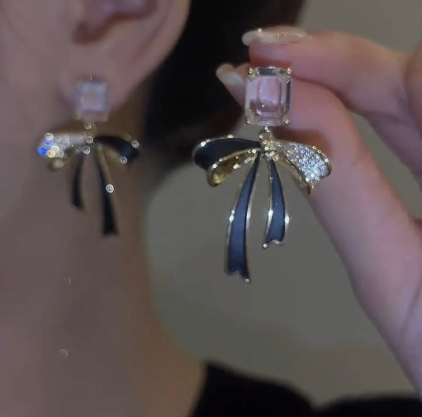 Black Knot Bow Premium Earrings