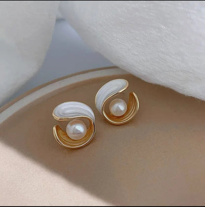 Irregular Circle Pearl Studs