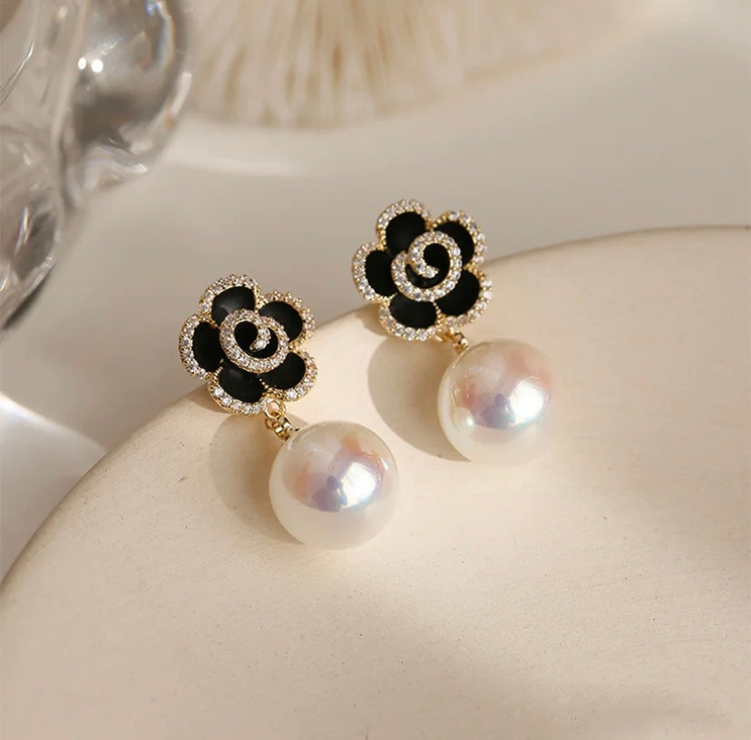 Black Flower Pearl Danglers