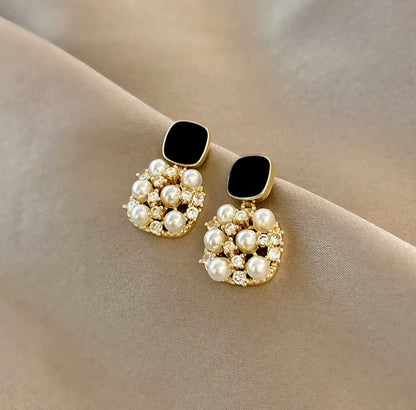 Retro Black Square Pearl Studded Earrings