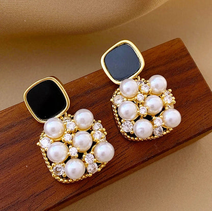 Retro Black Square Pearl Studded Earrings