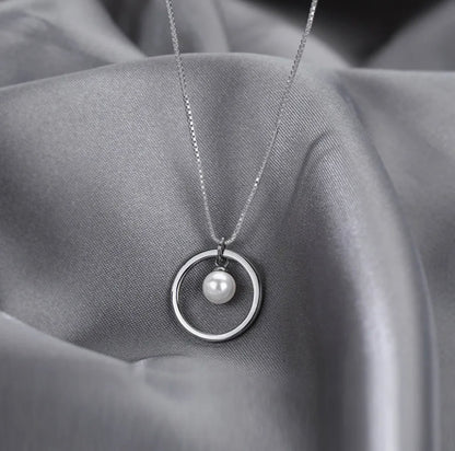 Circle Pendant With Pearl