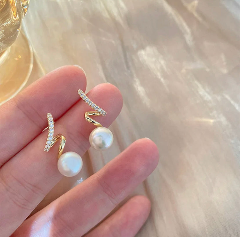 Twisted Pearl Earrings