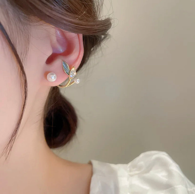Fish Tail Pearl Earrings