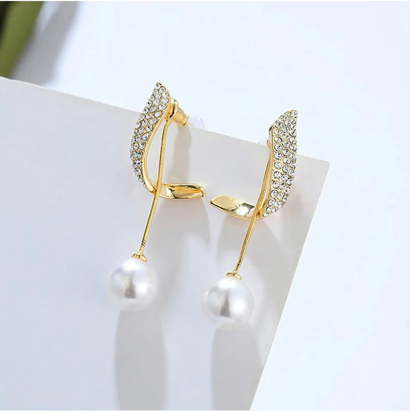 Delicate Pearl Zirconia Danglers