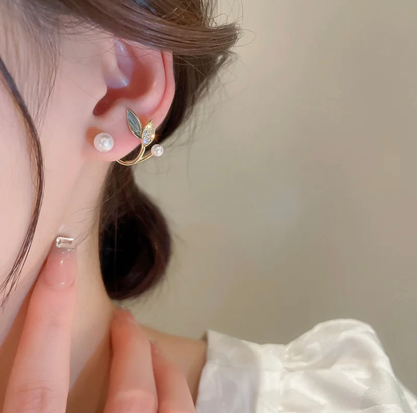 Fish Tail Pearl Earrings