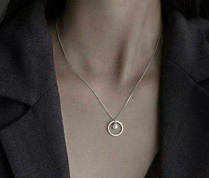 Circle Pendant With Pearl