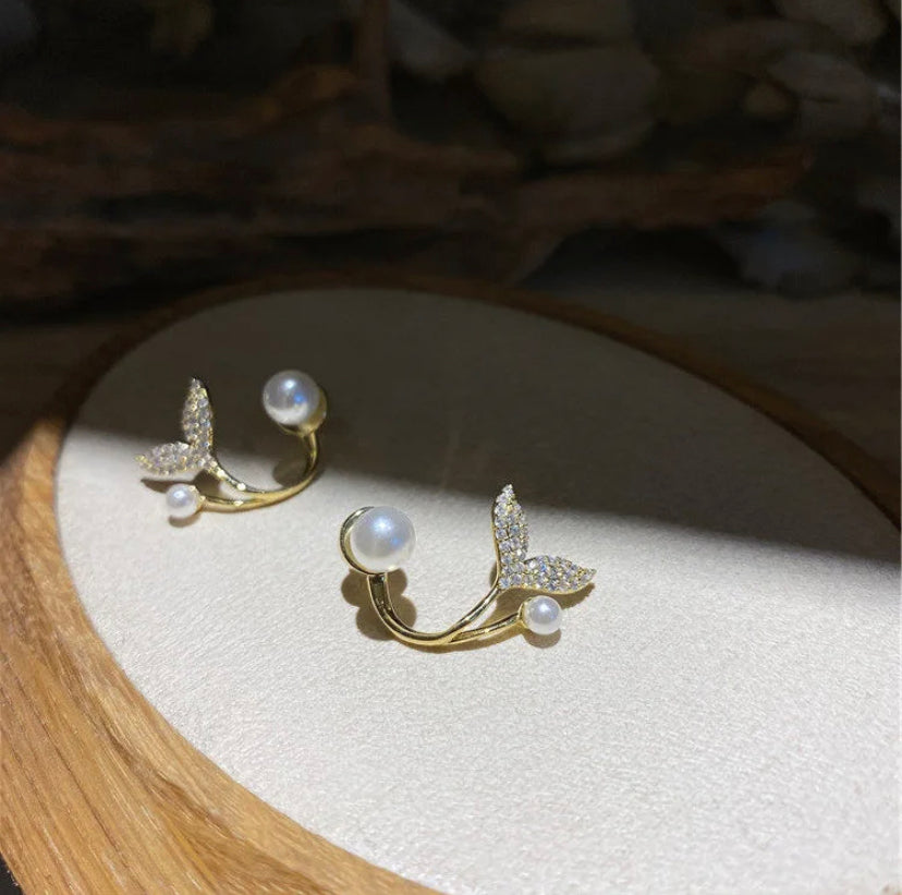Fish Tail Pearl Earrings