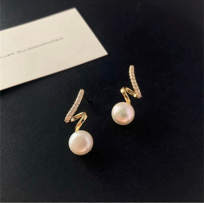 Twisted Pearl Earrings