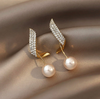 Delicate Pearl Zirconia Danglers